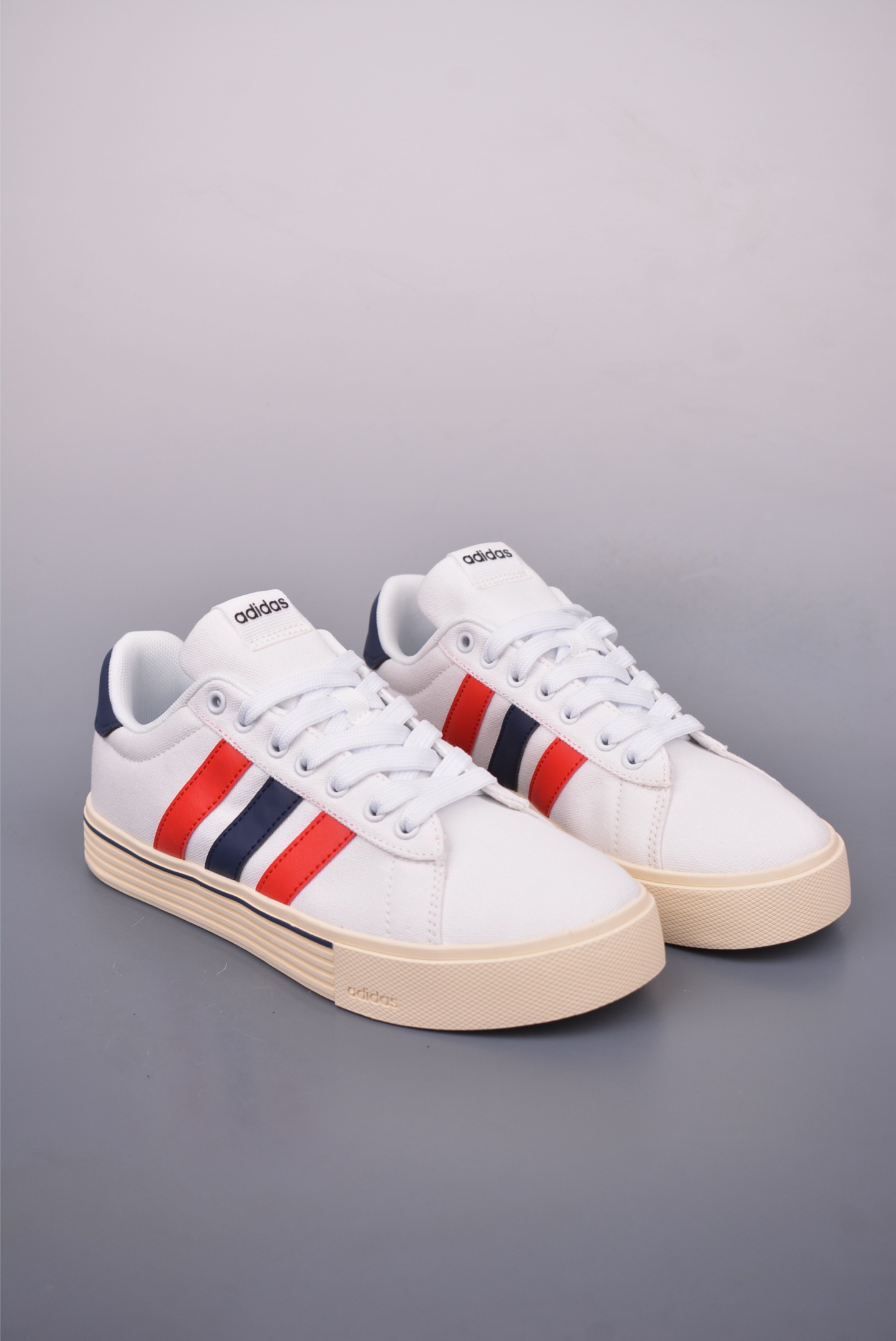 아디다스 바레다 상품 번호: JR0086