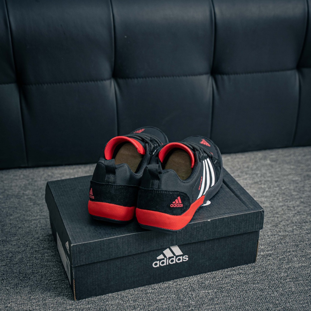 아디다스 아디다스 다로 상품 번호: Q34647