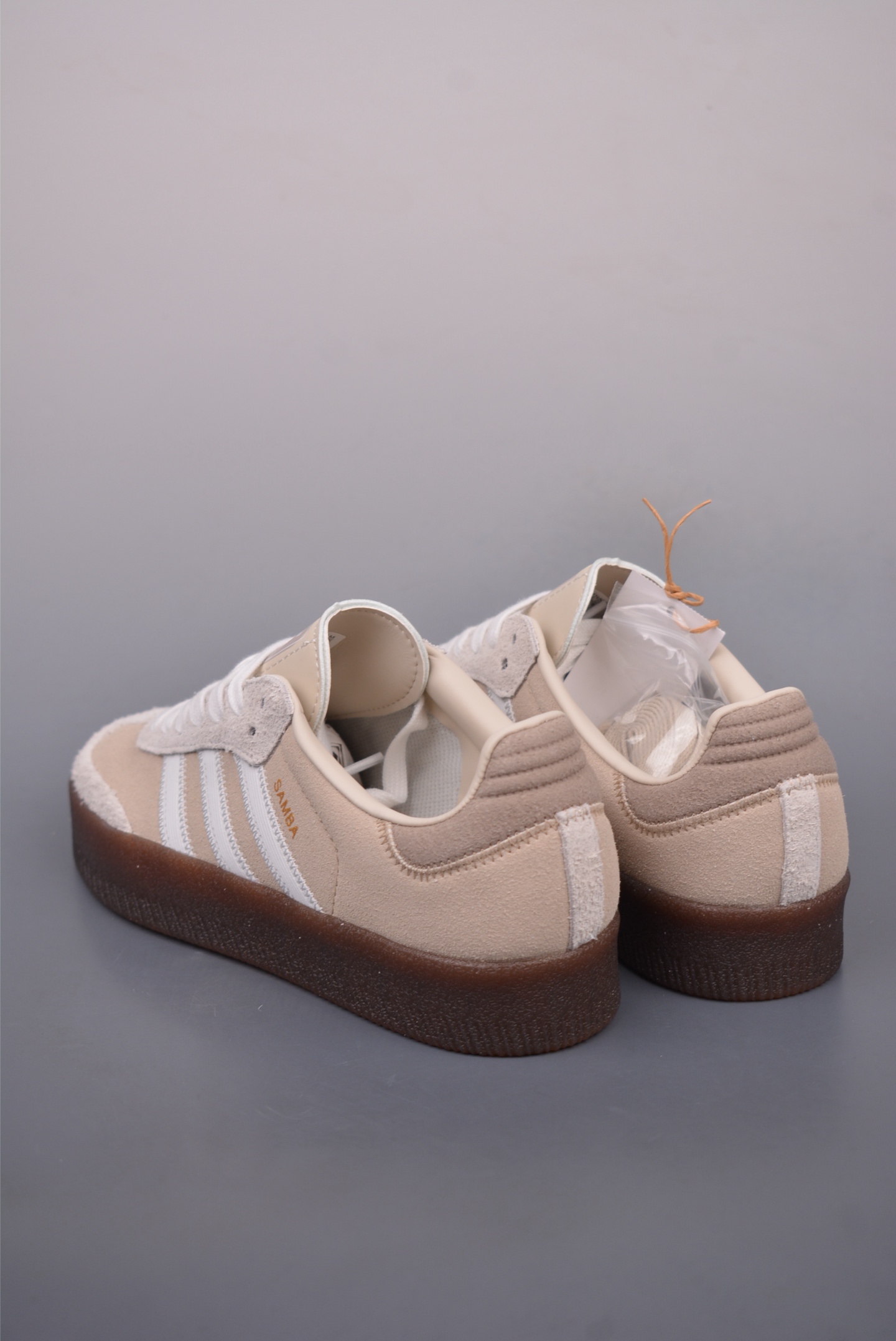 아디다스 클로버 삼바 상품 번호: JI3882