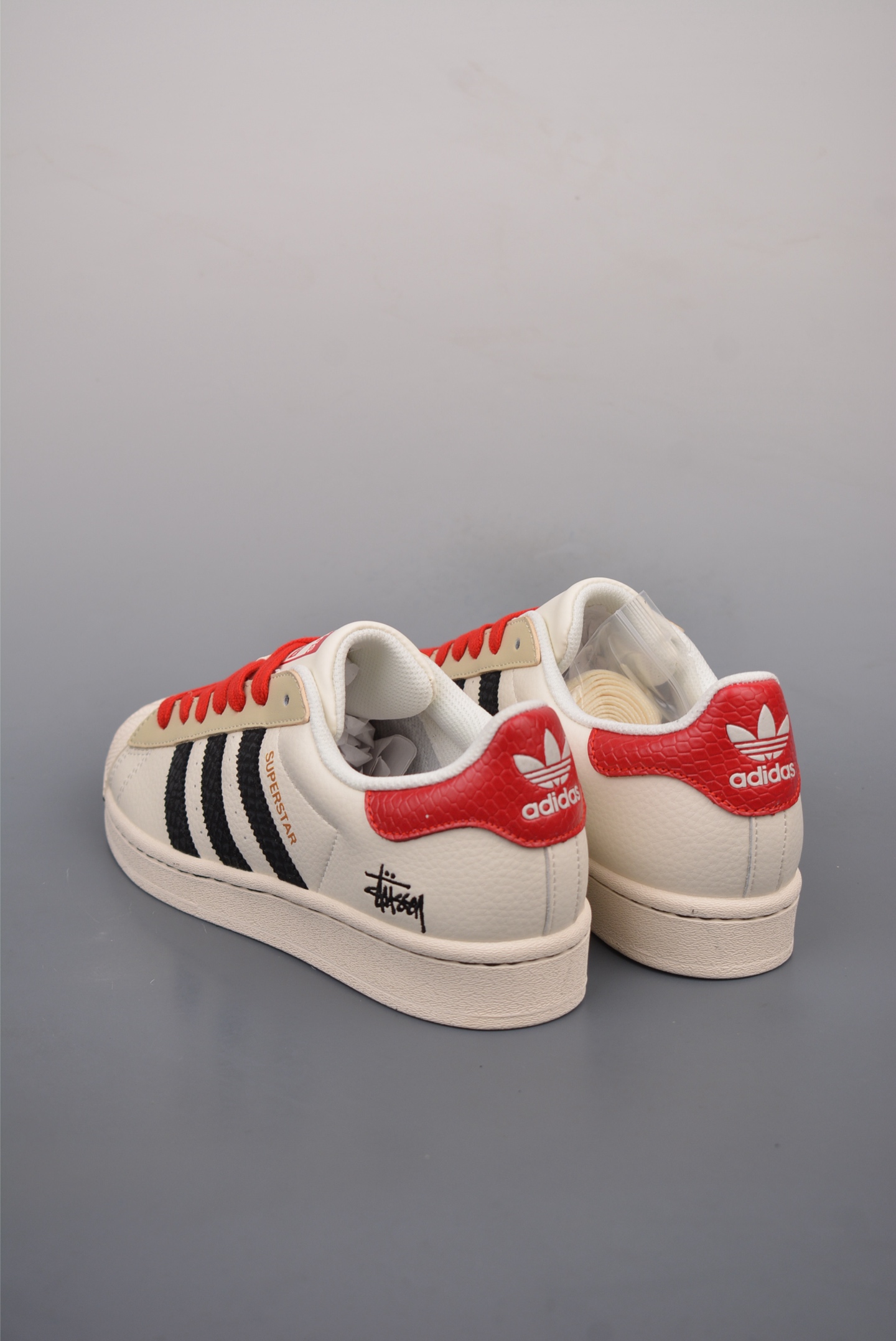 아디다스 오리지널 상품 번호: BZ2522