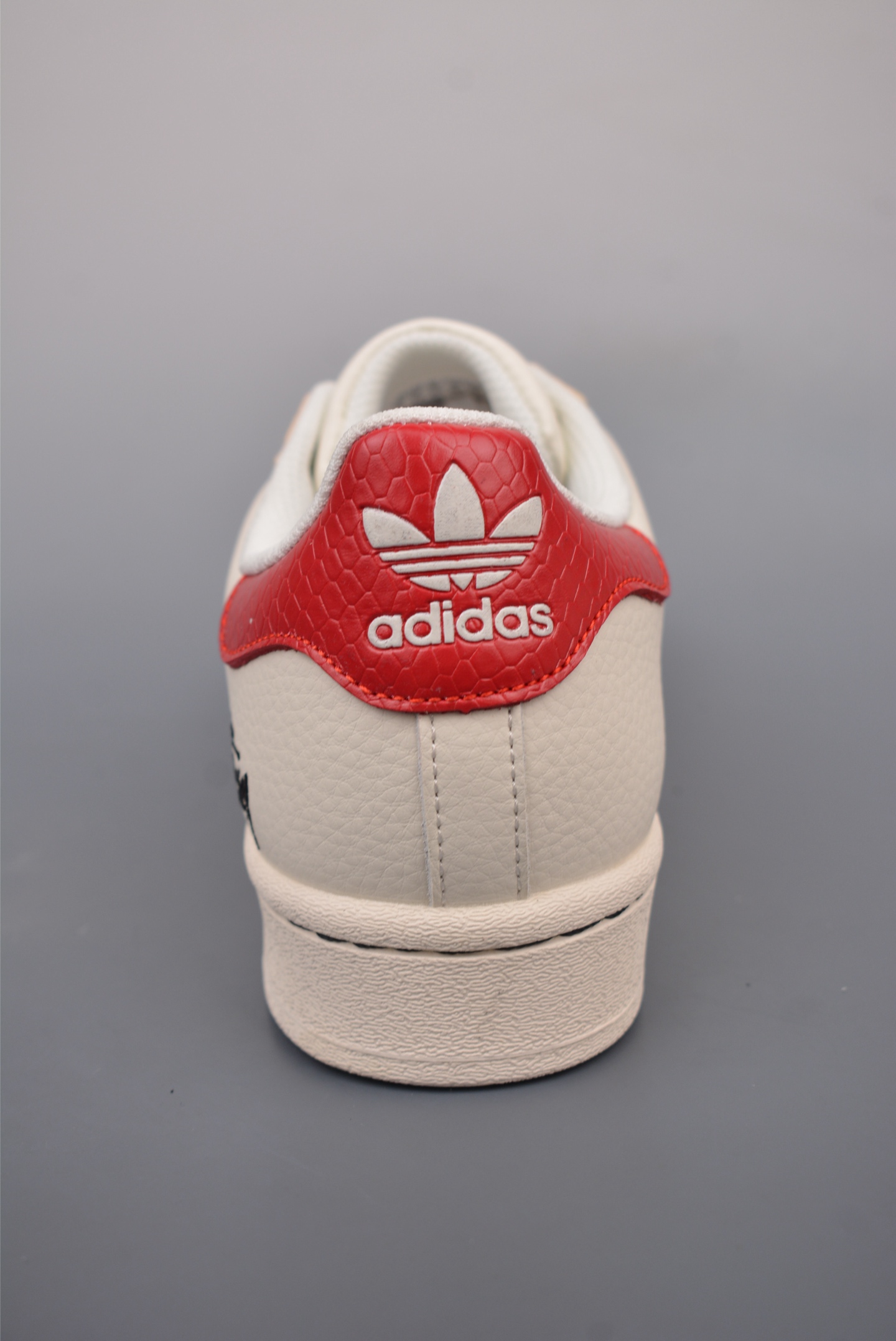 아디다스 오리지널 상품 번호: BZ2522