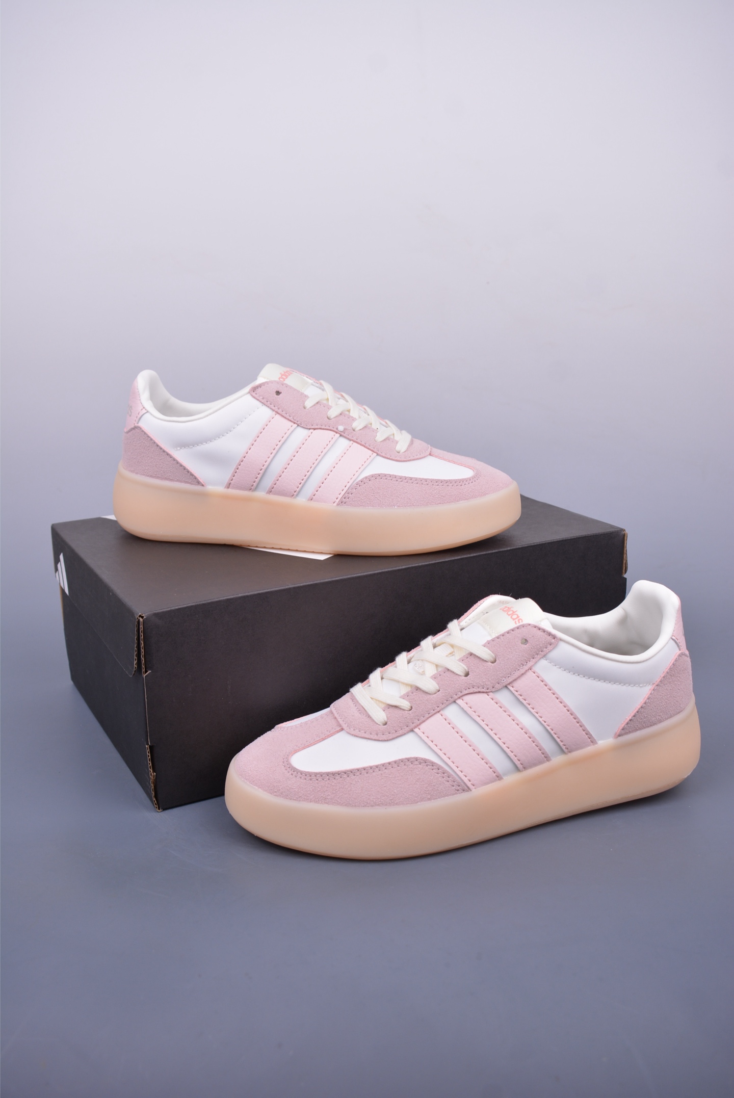 아디다스 바레다 상품 번호: JI2332