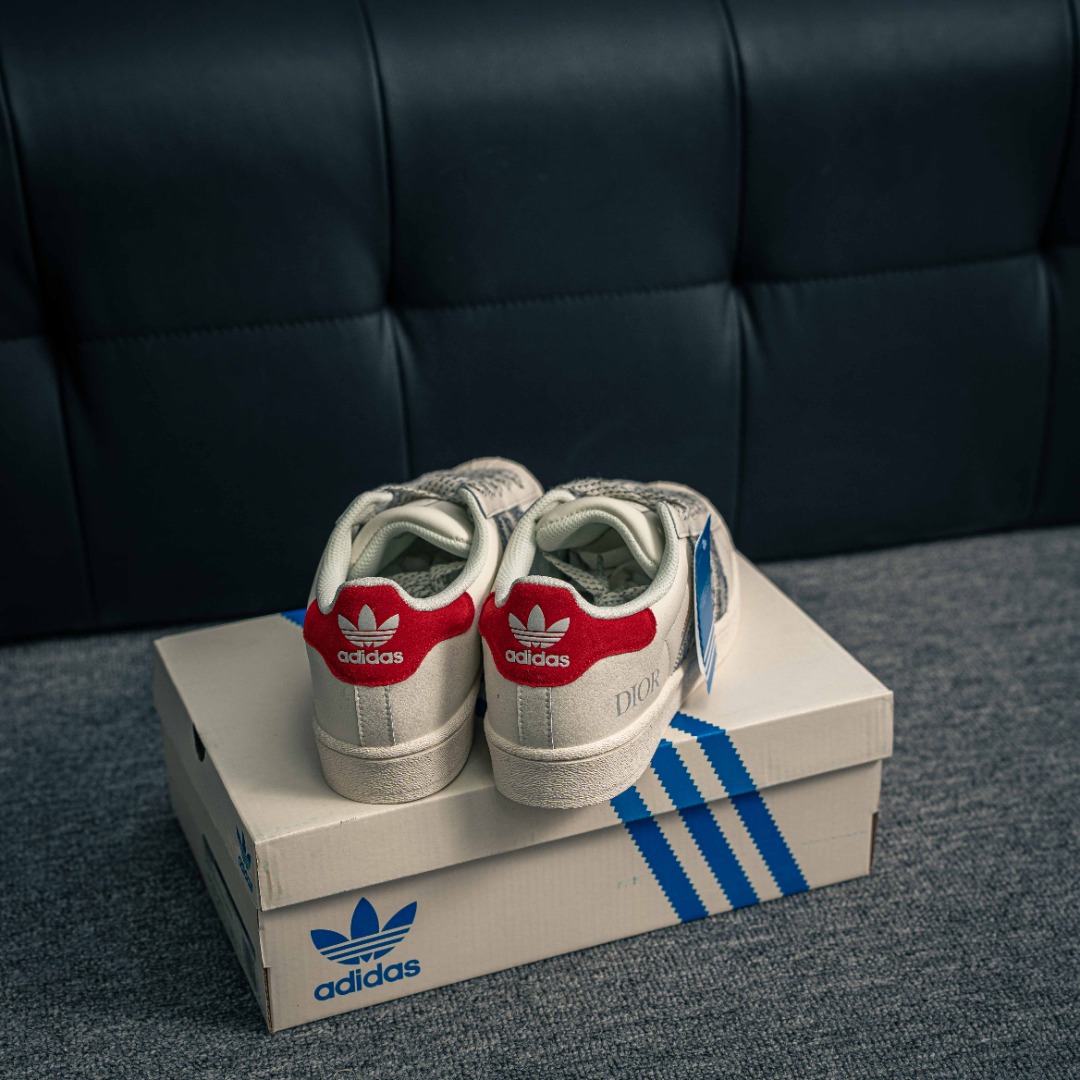 아디다스 아디다스 샴록 O 상품 번호: BZ2506