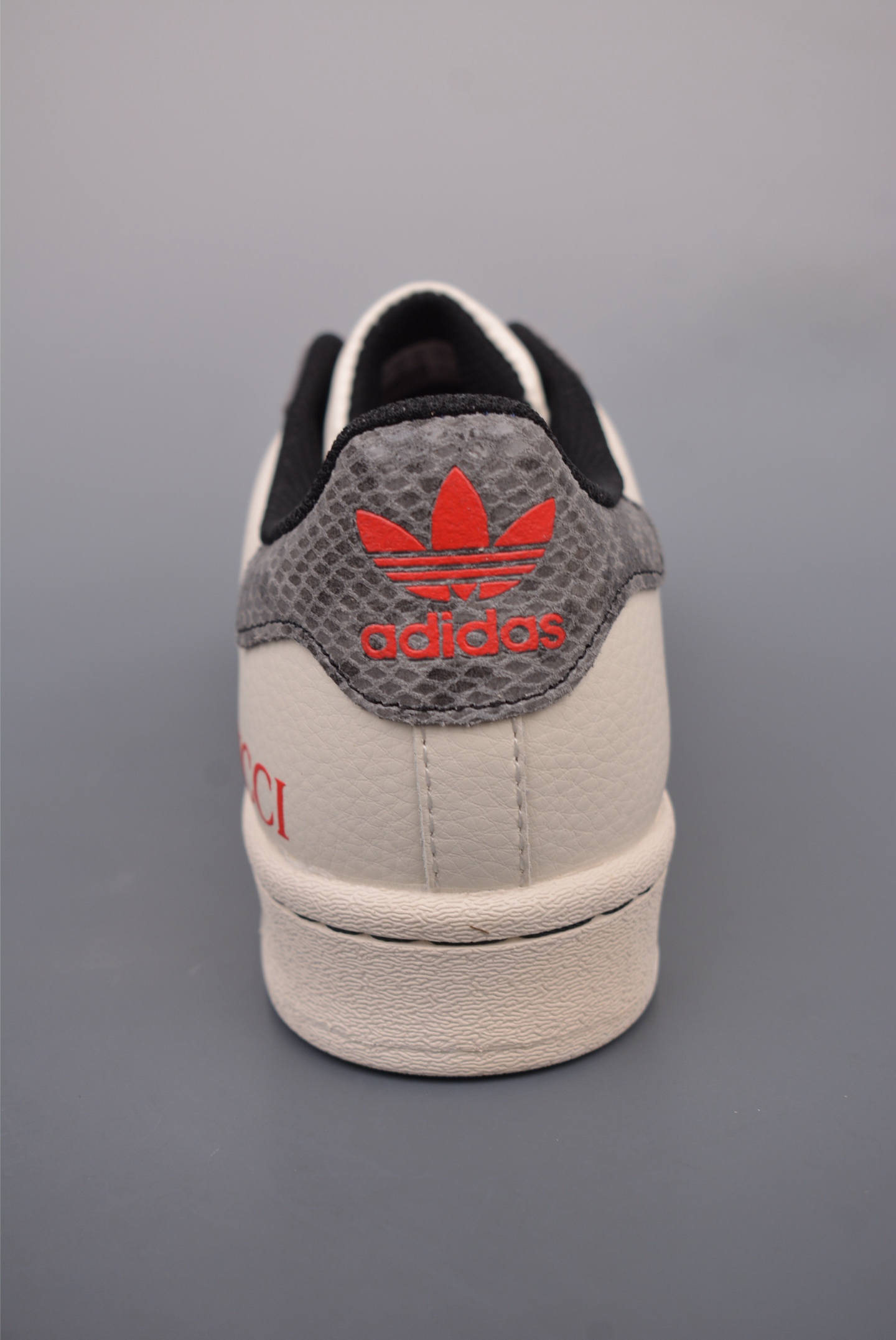 아디다스 오리지널 상품 번호: BZ2523