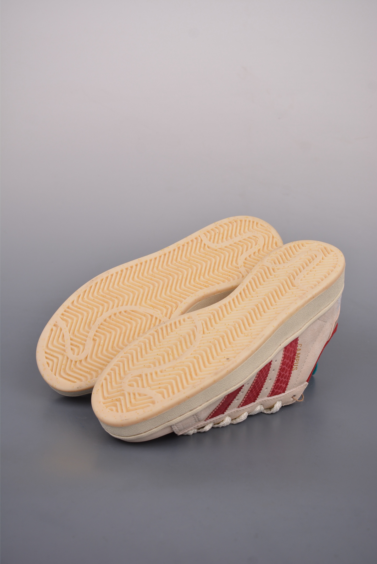 아디다스 오리지널 상품 번호: JR0093