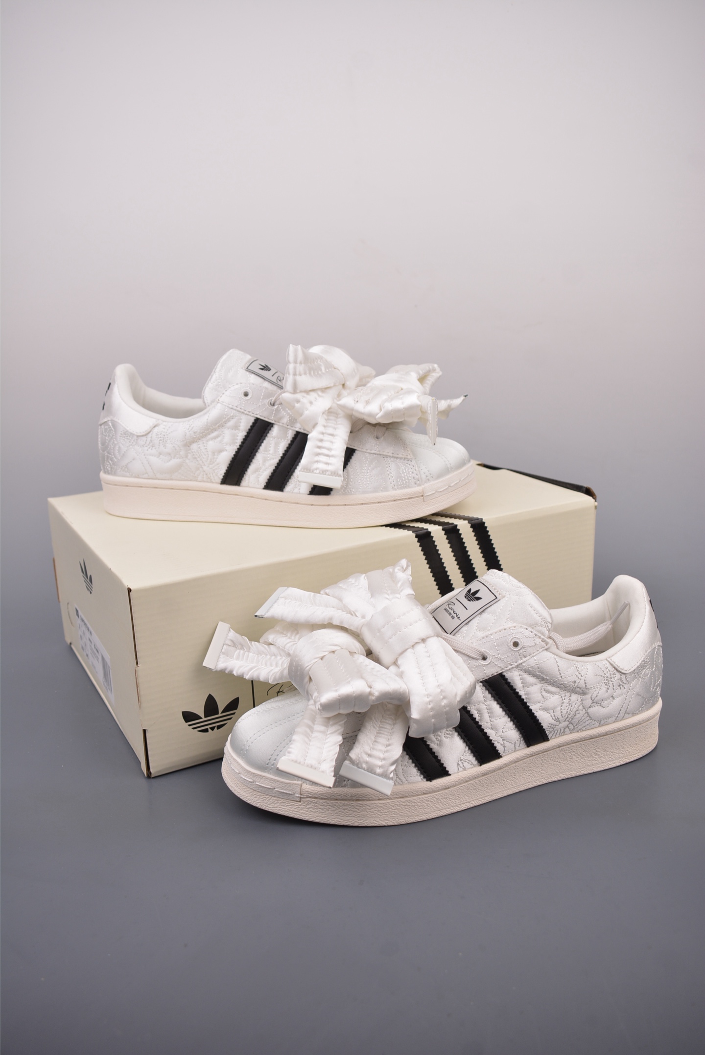 아디다스 오리지널 상품 번호: JR7977