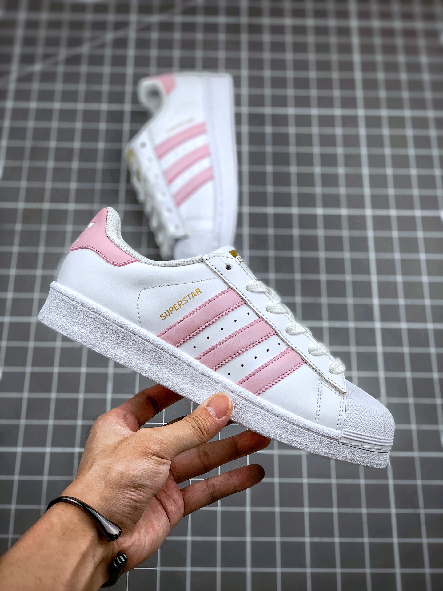 아디다스 오리지널 상품 번호: S81019