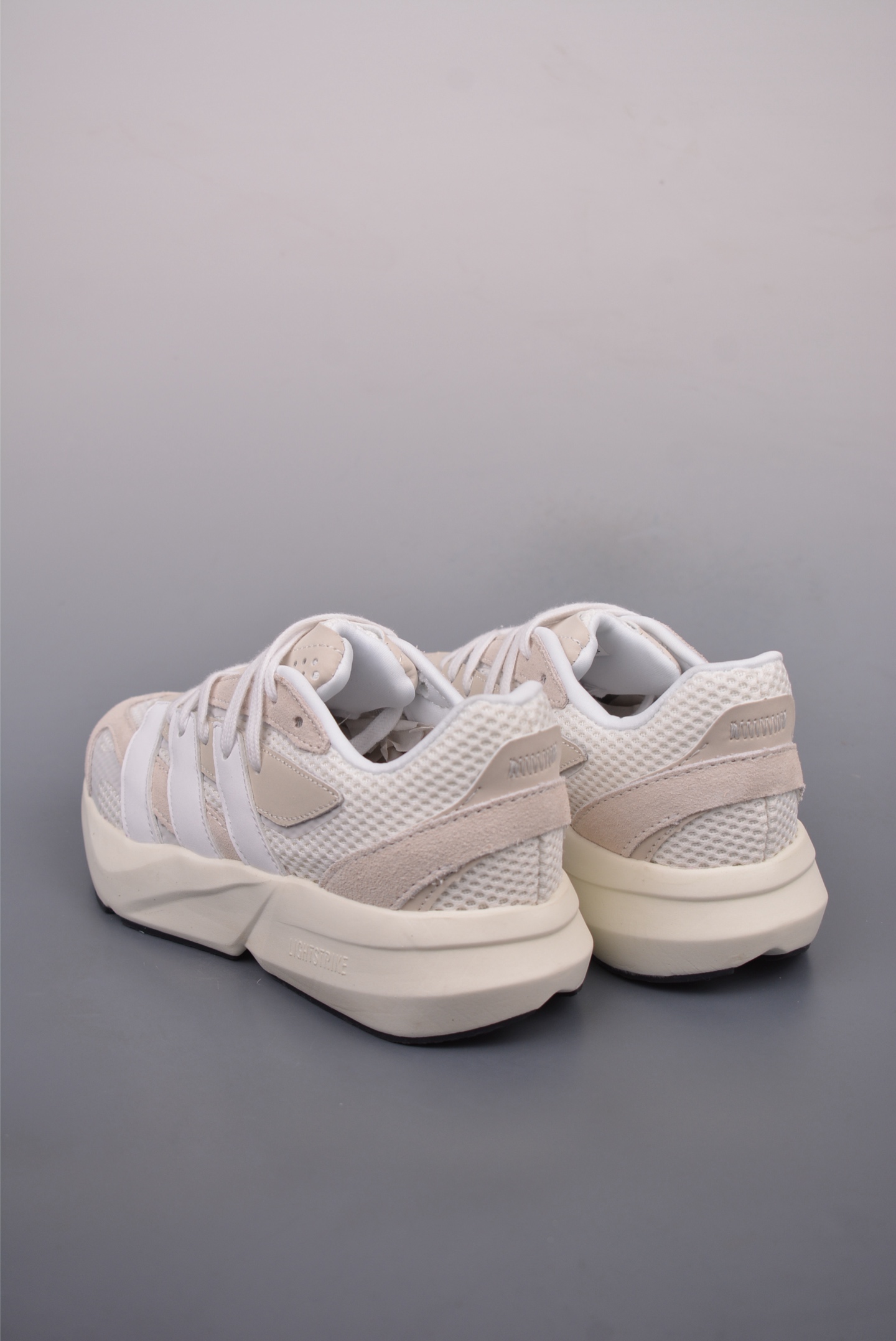 아디다스 라이트블라 상품 번호: JH6942