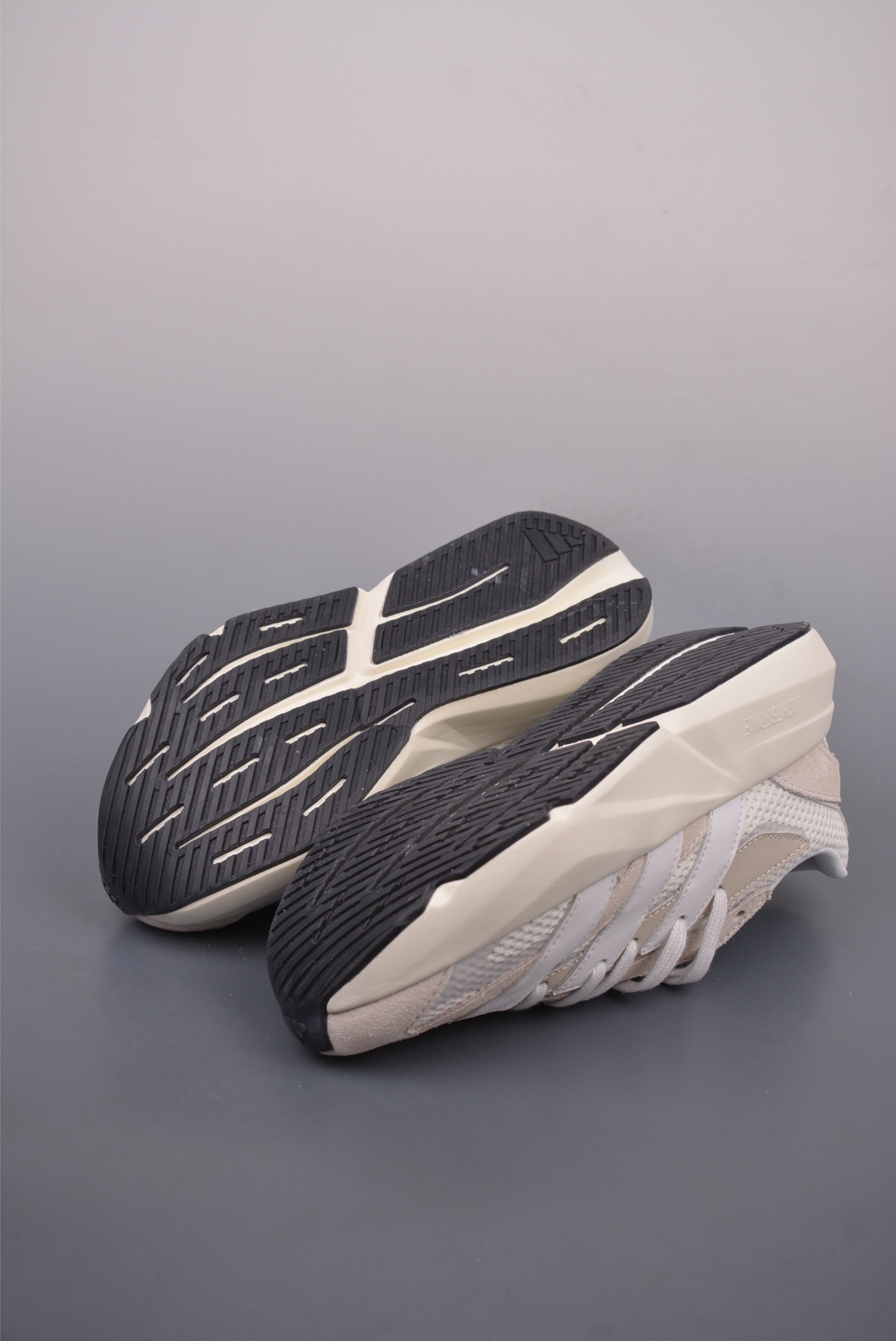 아디다스 라이트블라 상품 번호: JH6942