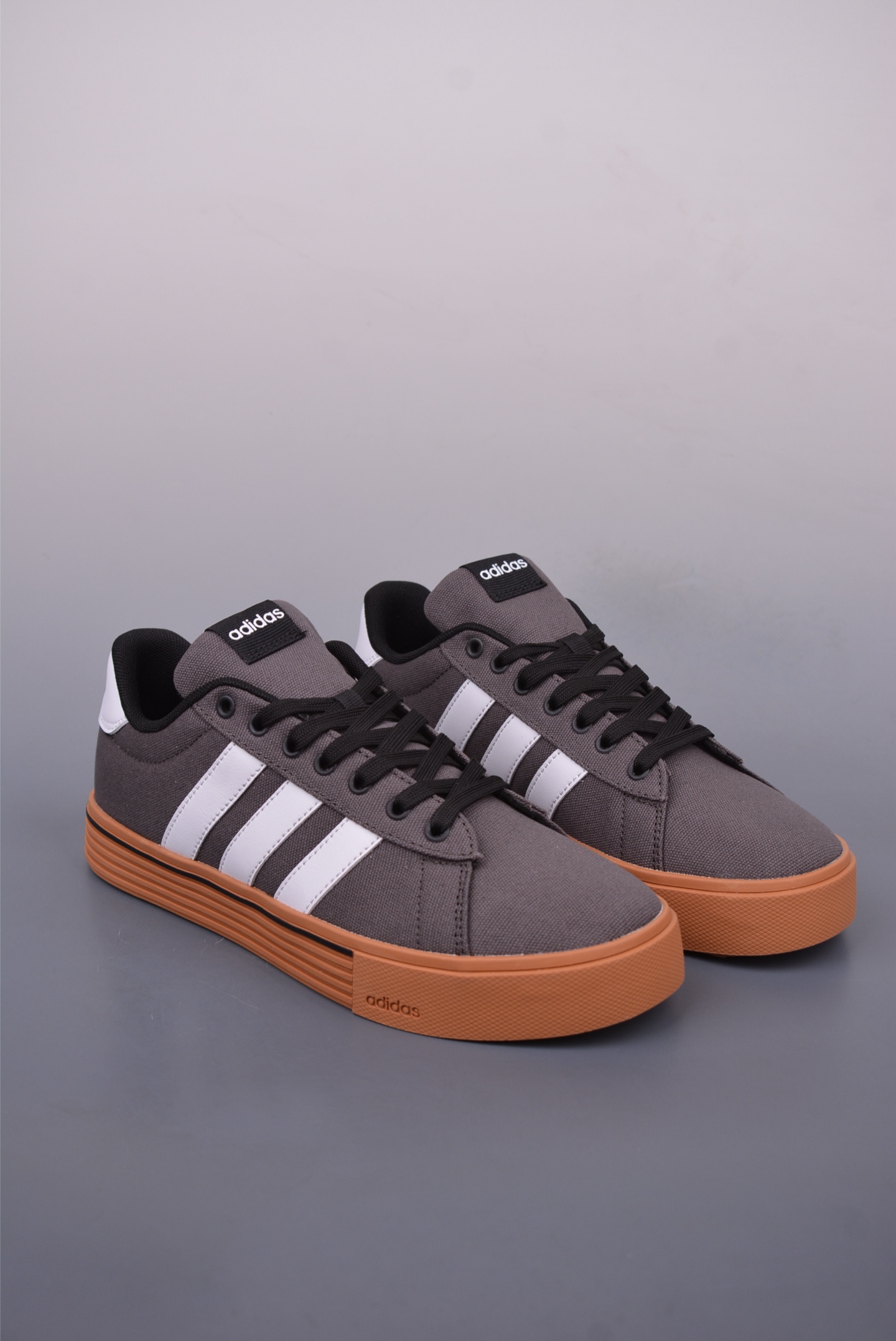 아디다스 바레다 상품 번호: IF6659