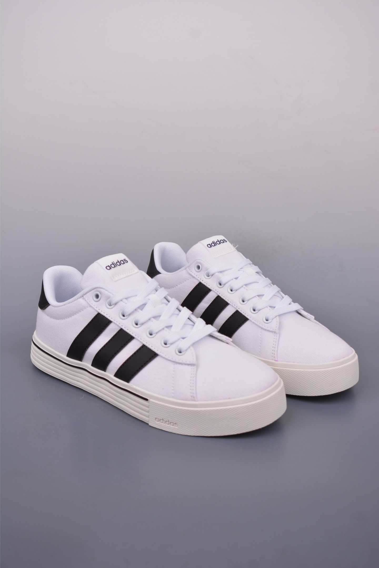 아디다스 바레다 상품 번호: IF6659