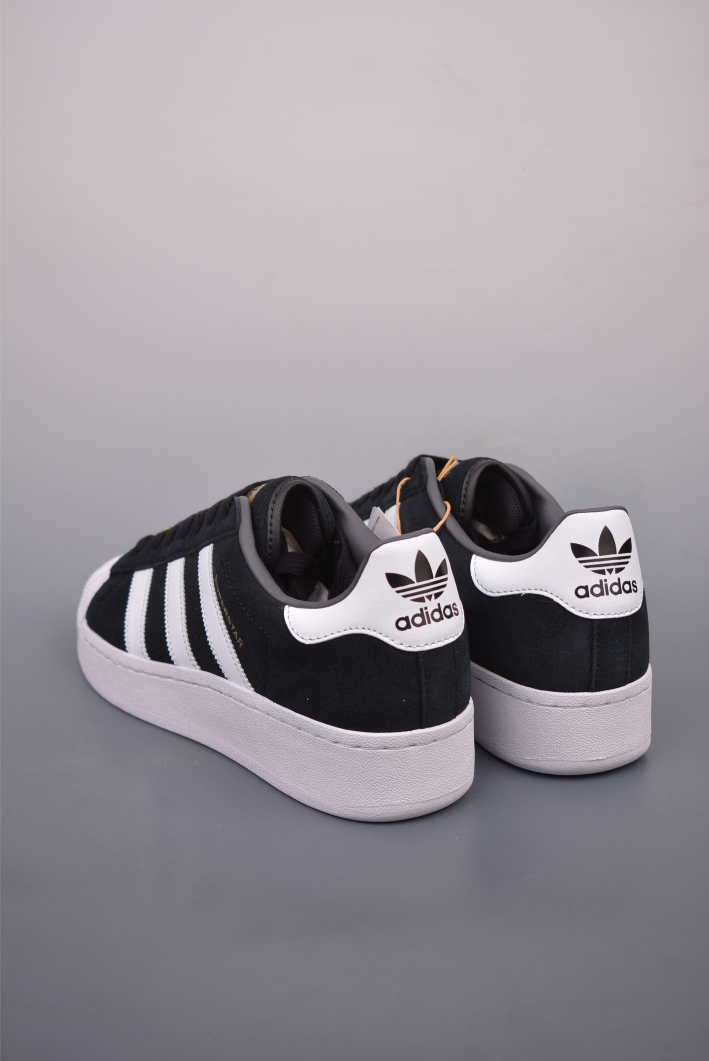 아디다스 오리지널 상품 번호: ID4657