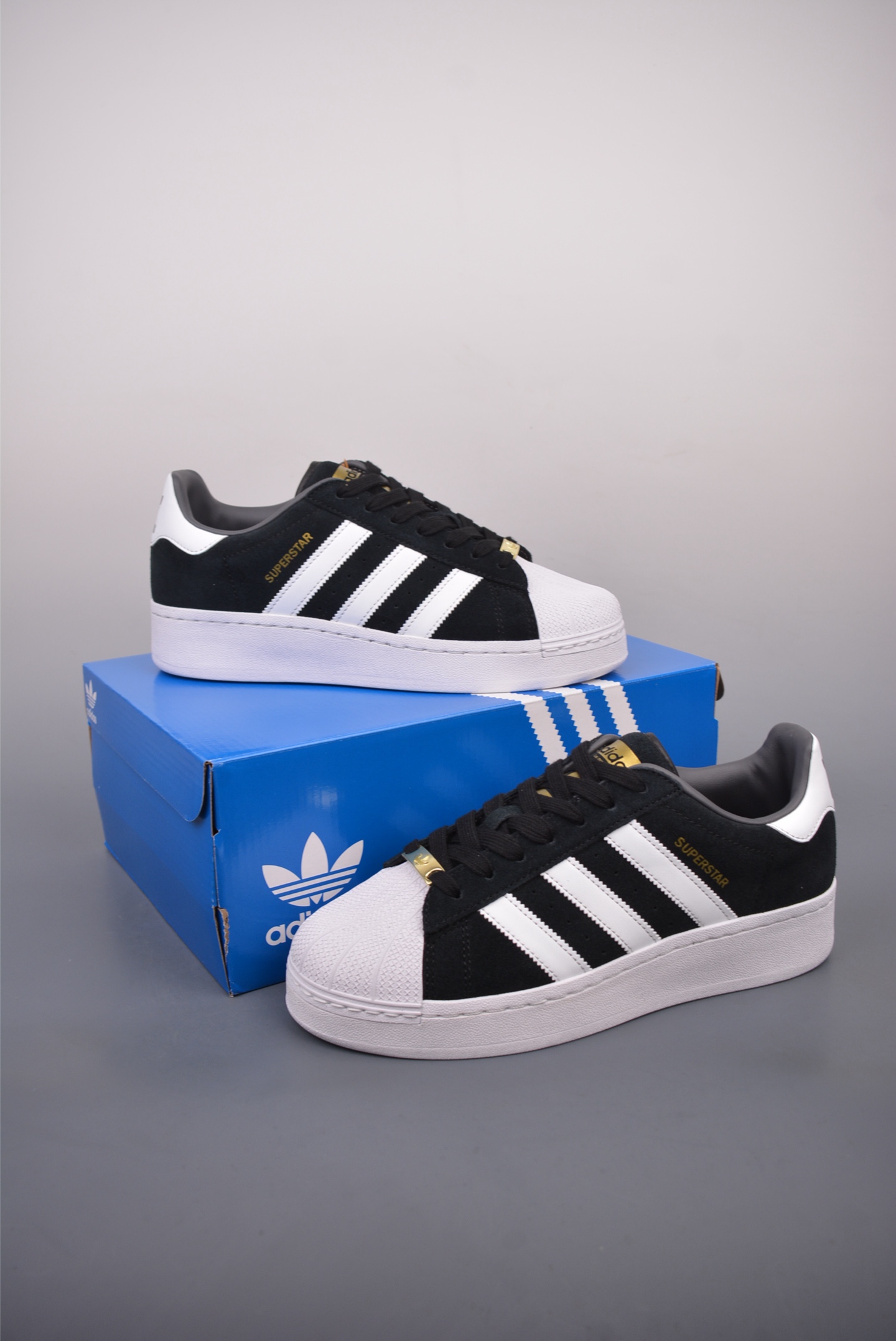 아디다스 오리지널 상품 번호: ID4657