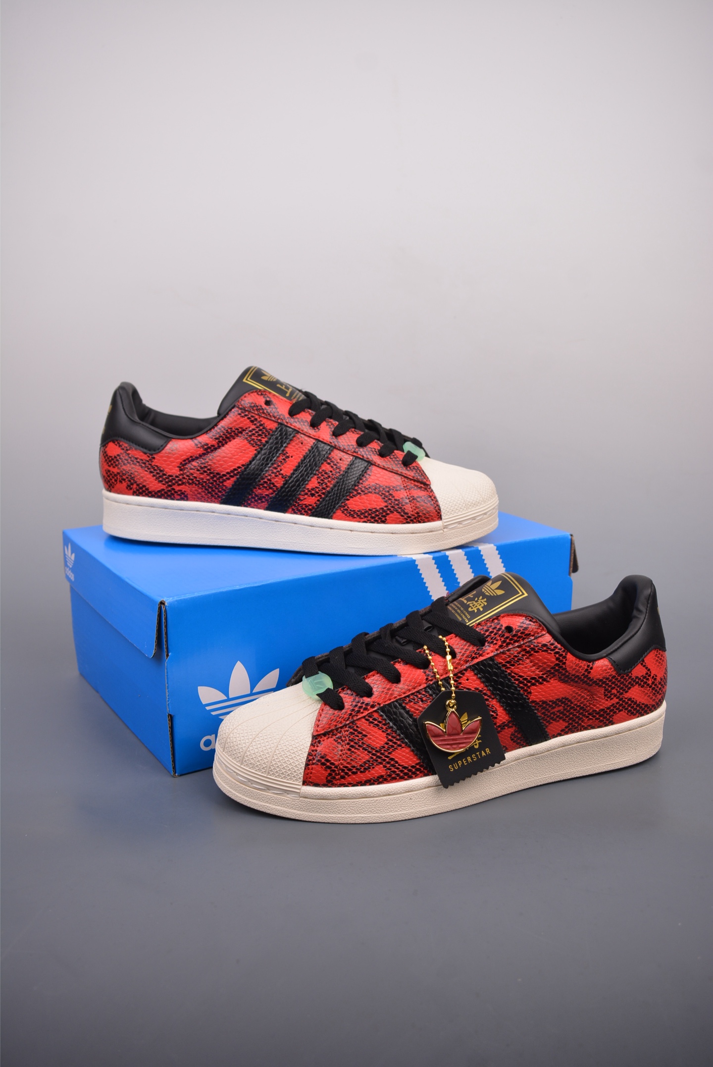 아디다스 오리지널 상품 번호: JI0104