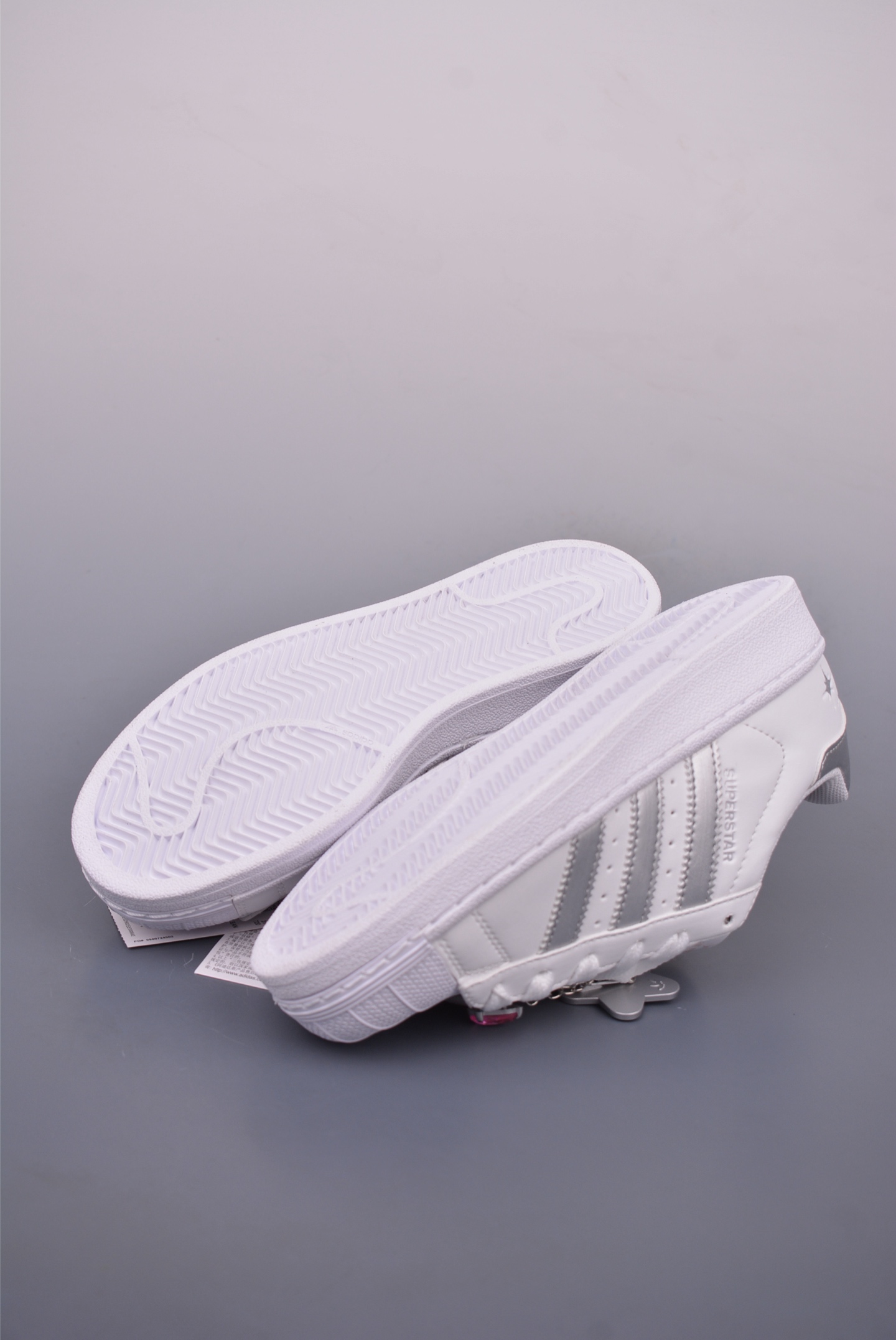 아디다스 오리지널 상품 번호: JQ8777