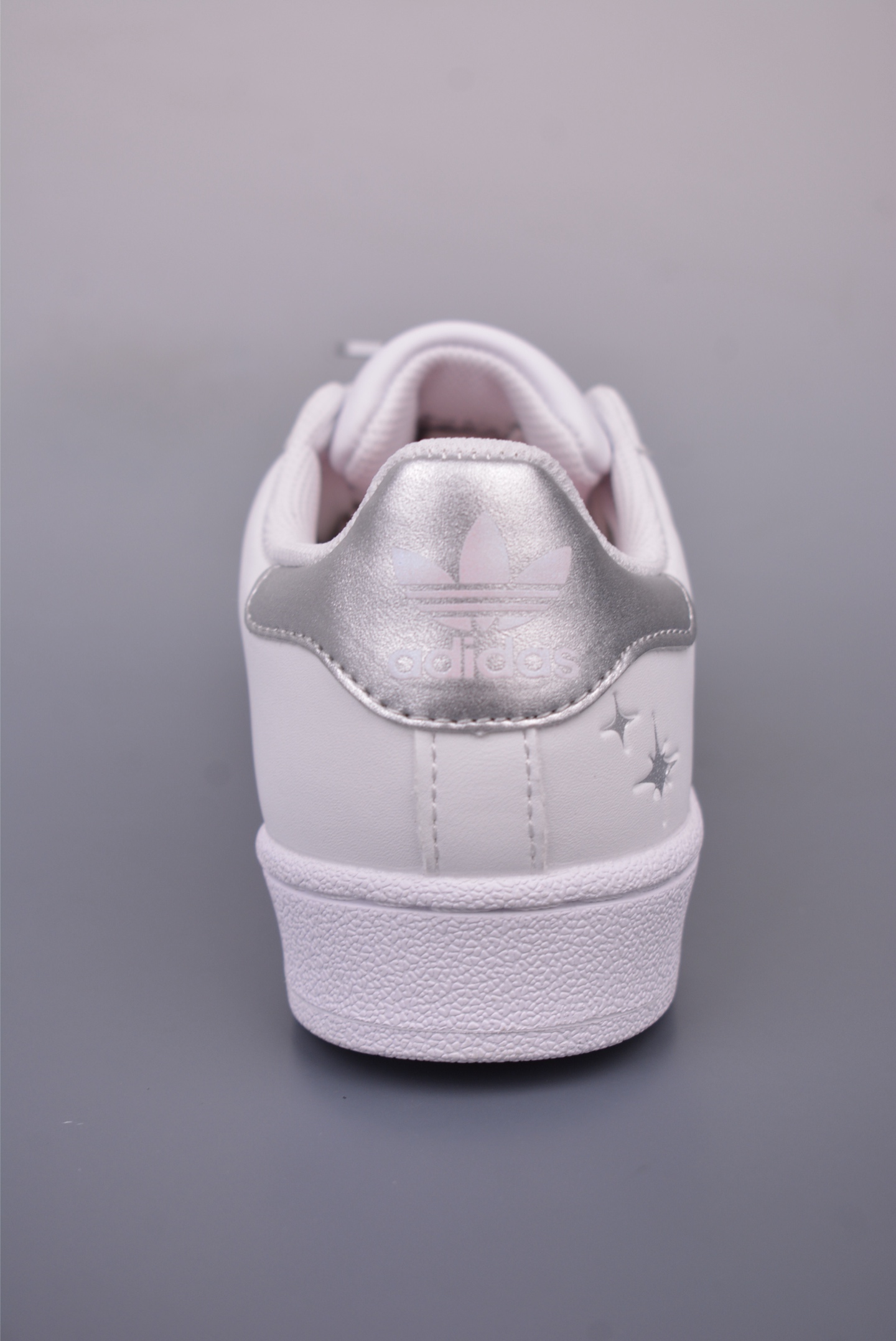 아디다스 오리지널 상품 번호: JQ8777