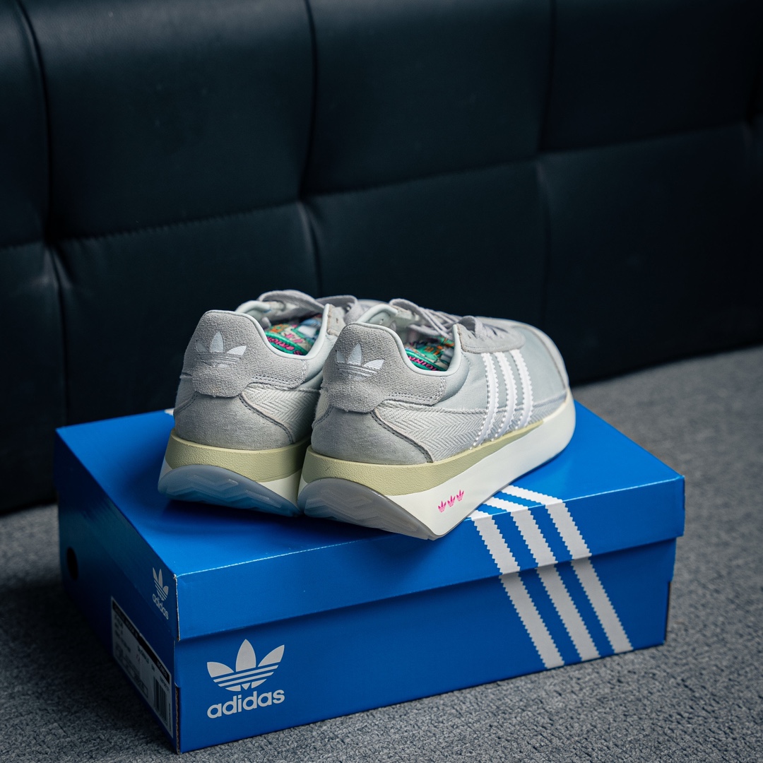 아디다스 오리지널 상품 번호: IF4236