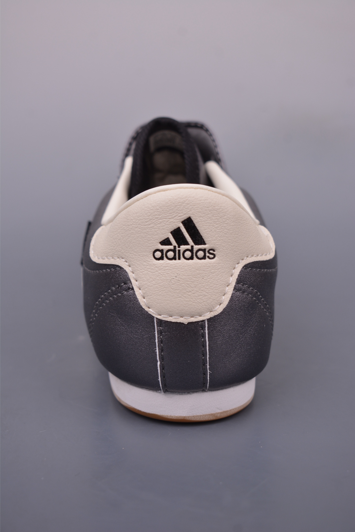 아디다스 오리지널 상품 번호: JS4465