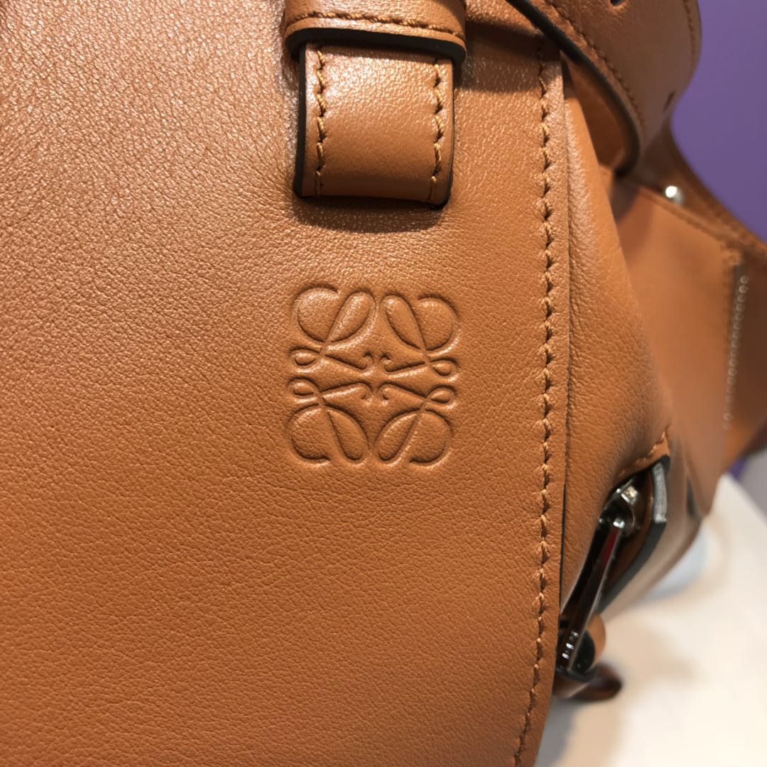  Loewe 로에베 신상 해먹백 L108990-1