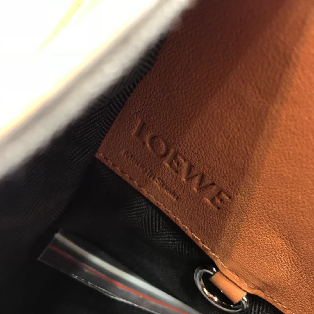  Loewe 로에베 신상 해먹백 L108990-1