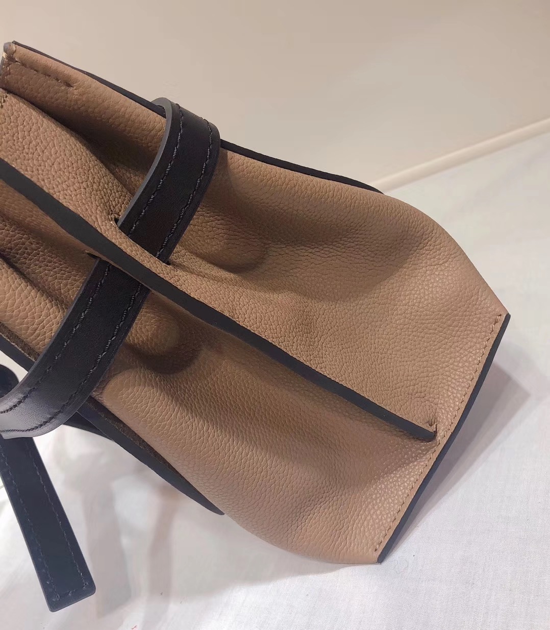 로에베 게이트 탑 핸드백 L108090-1