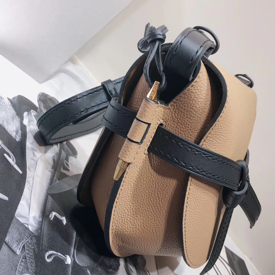 로에베 GATE FRAME SMALL BAG 20CM L108013-2