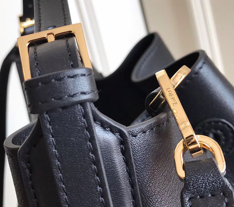 로에베 미디나잇 버킷백 신상