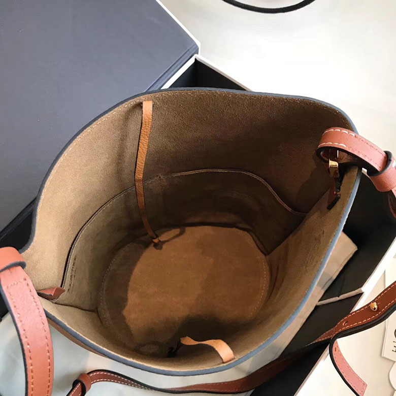 로에베 게이트 바게트백 봄신상 L1080252