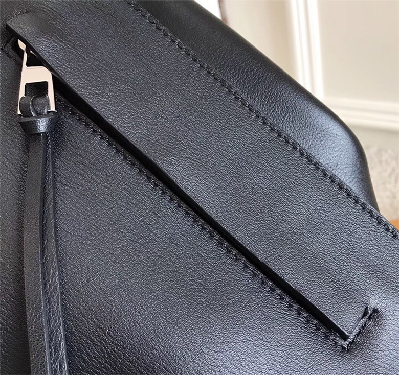 로에베 crossboby 지드래곤 백팩 L10801