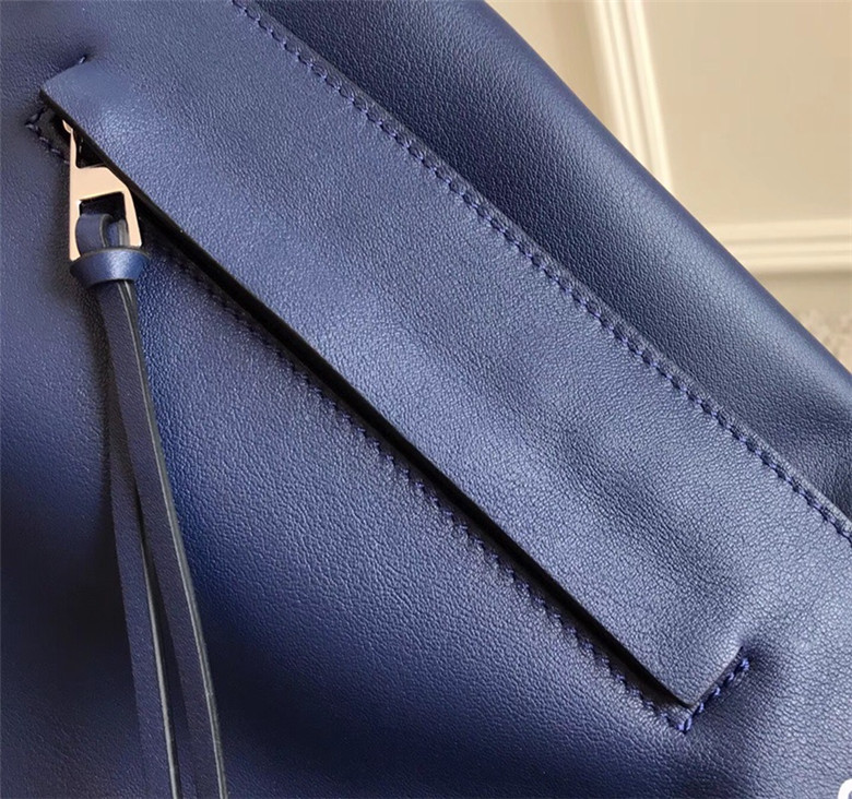 로에베 crossboby 지드래곤 백팩 L10801