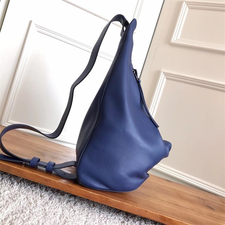 로에베 crossboby 지드래곤 백팩 L10801