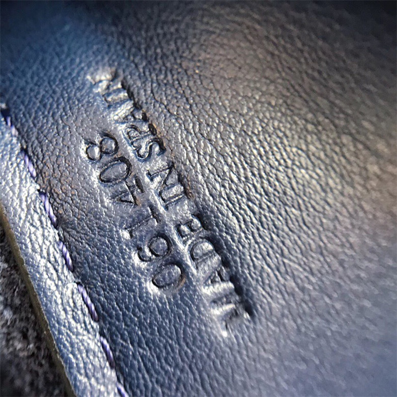 로에베 crossboby 지드래곤 백팩 L10801