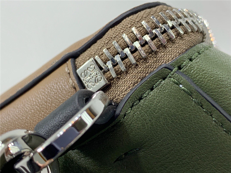 로에베 고야 백팩 라지 신상 L99889