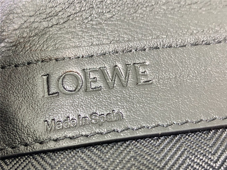 로에베 남성용 숄더백 L105088