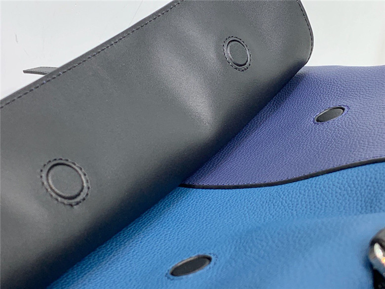 로에베 남성용 숄더백 L105088