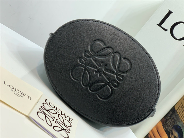 로에베 게이트 바케트백 신상 T00154