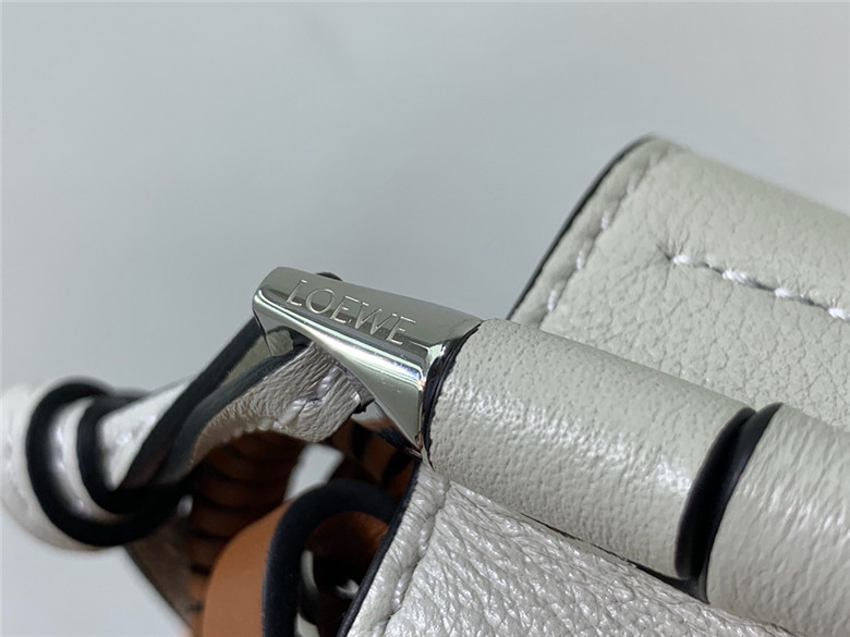 로에베 게이트 바케트백 신상 T00153