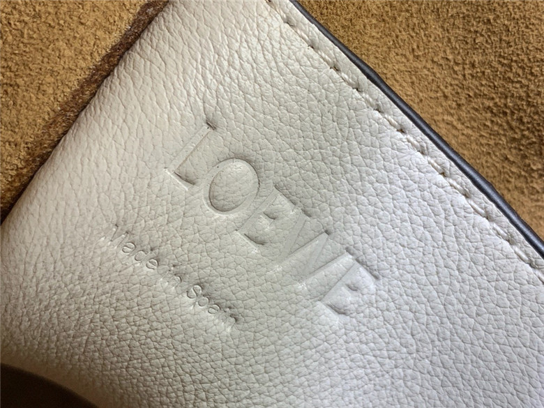 로에베 게이트 바케트백 신상 T00153