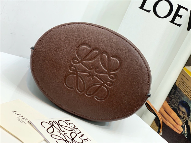 로에베 게이트 바케트백 신상 T00152