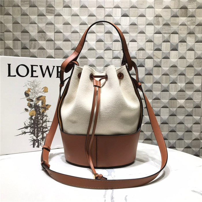 로에베 버킷백 미듐 W52204 2020/신상