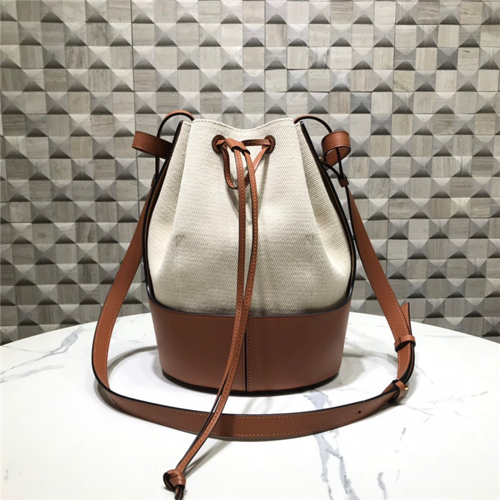 로에베 버킷백 미듐 W52204 2020/신상