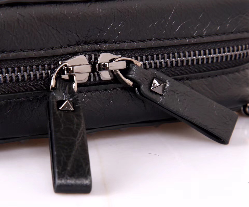 발렌티노 카메라백 GARAVANI ROCKSTUD SPIKE BOX BAG V10800