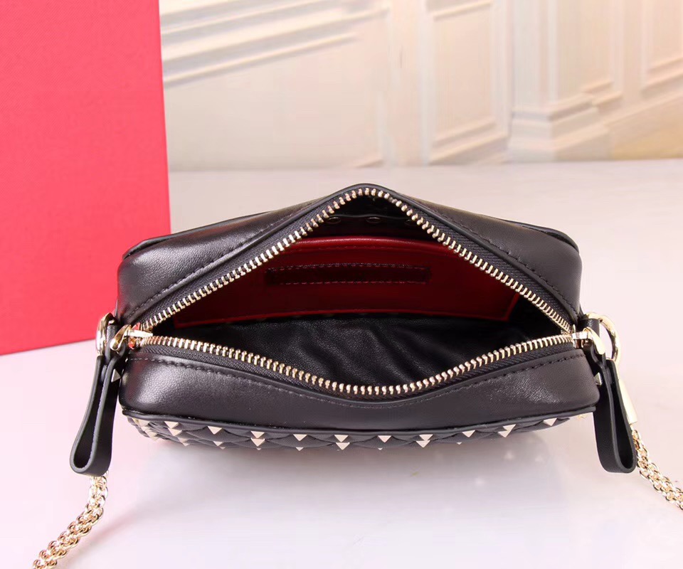 발렌티노 카메라백 GARAVANI ROCKSTUD SPIKE BOX BAG V10800