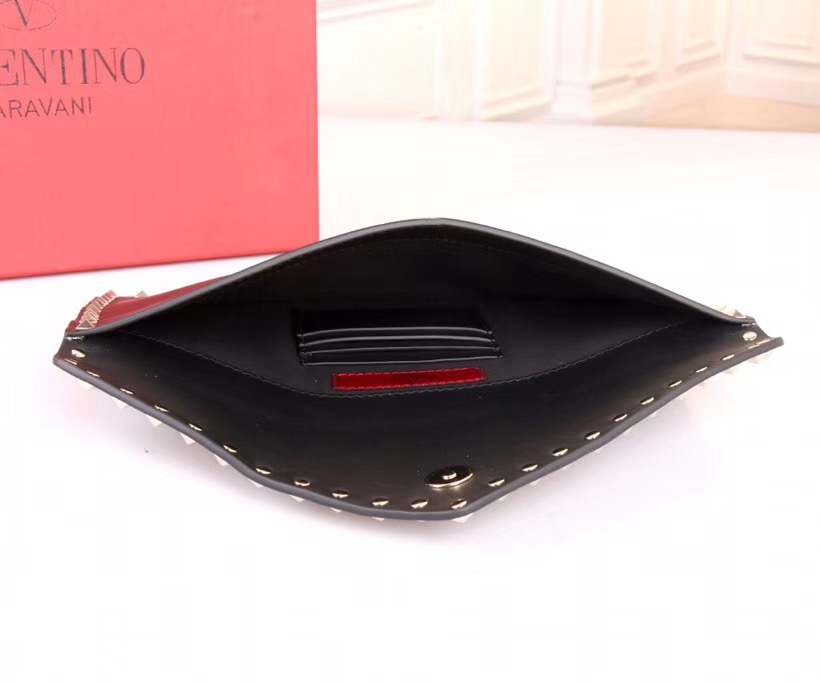 발렌티노 락스터드 엔벨롭 클러치 30CM V632010