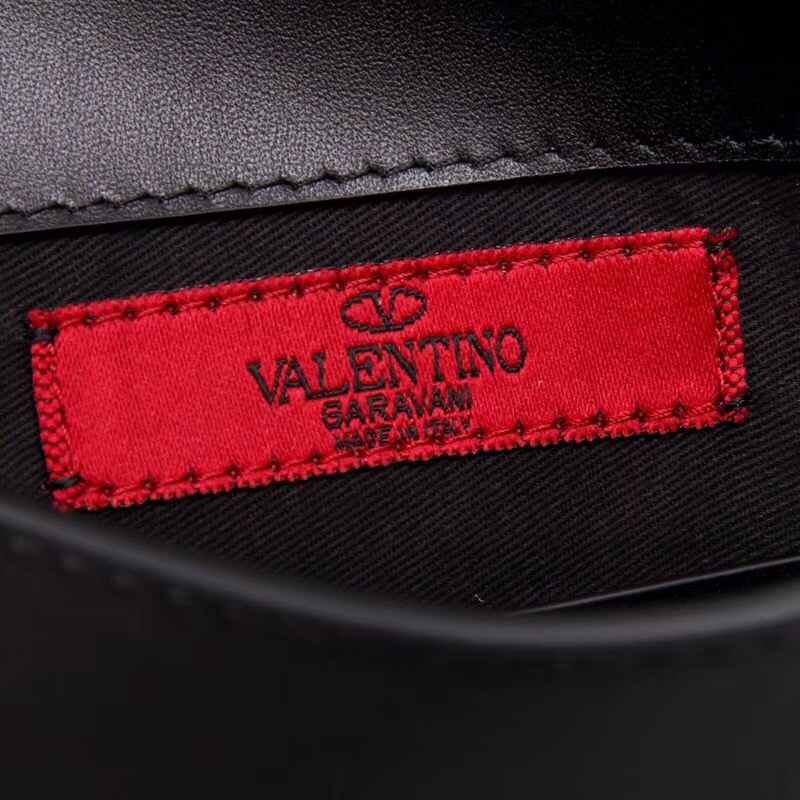 발렌티노 락스터드 엔벨롭 클러치 30CM V632010