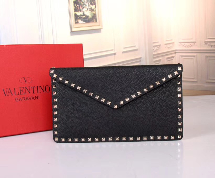 발렌티노 락스터드 엔벨롭 클러치 30CM V632010