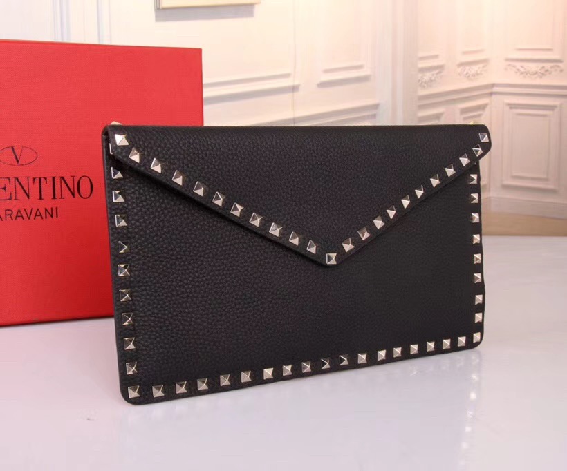 발렌티노 락스터드 엔벨롭 클러치 30CM V632010