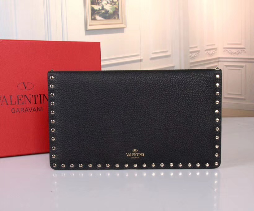 발렌티노 락스터드 엔벨롭 클러치 30CM V632010