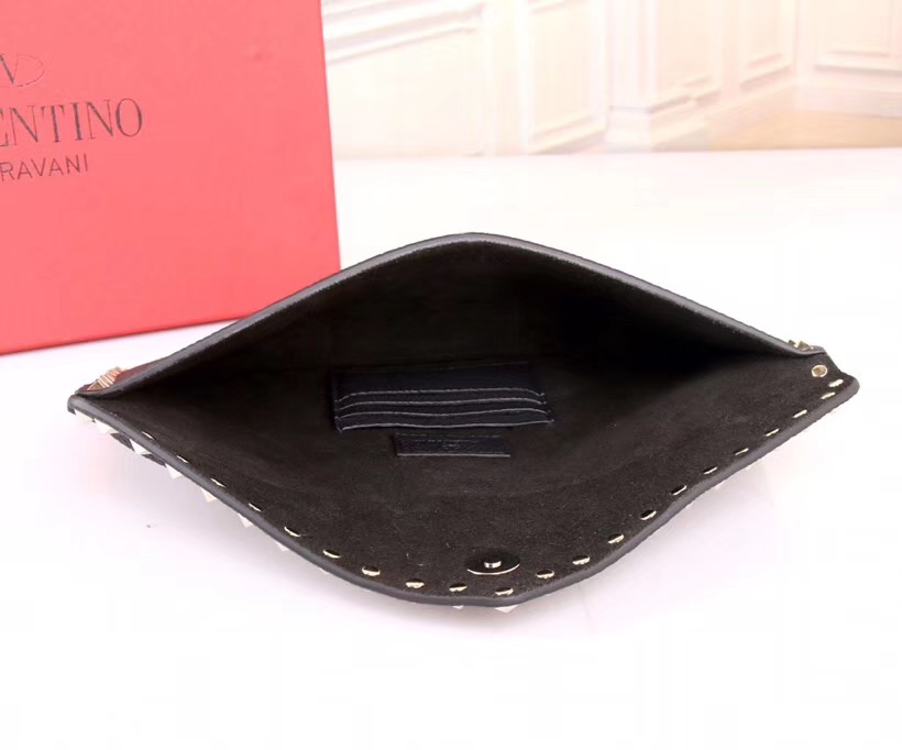 발렌티노 락스터드 엔벨롭 클러치 30CM V632010