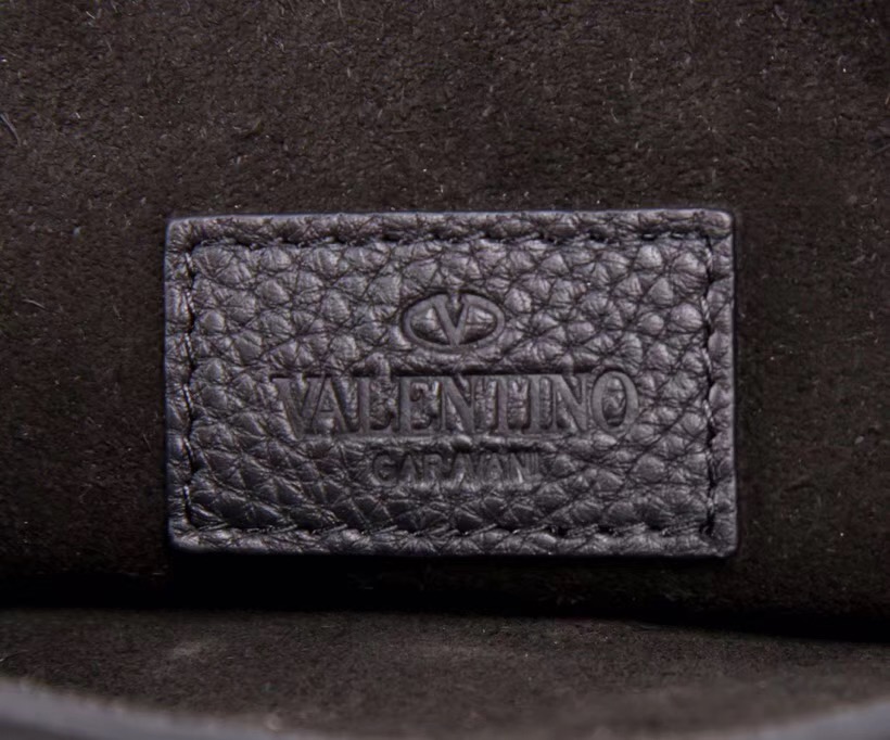 발렌티노 락스터드 엔벨롭 클러치 30CM V632010